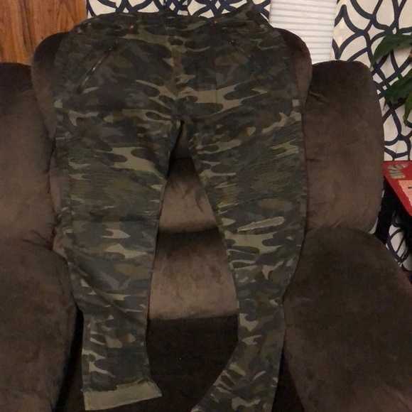 Ladies camouflage jeans - Picture 2 of 4